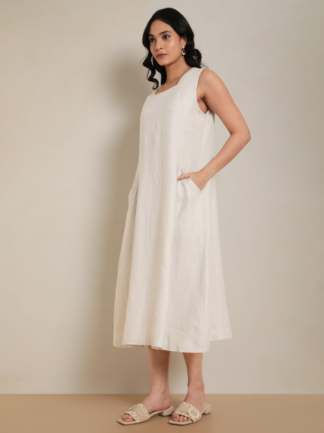 Linen Half-Sleeve Dress with Side Pocket Fabric: 100% Pure Linen