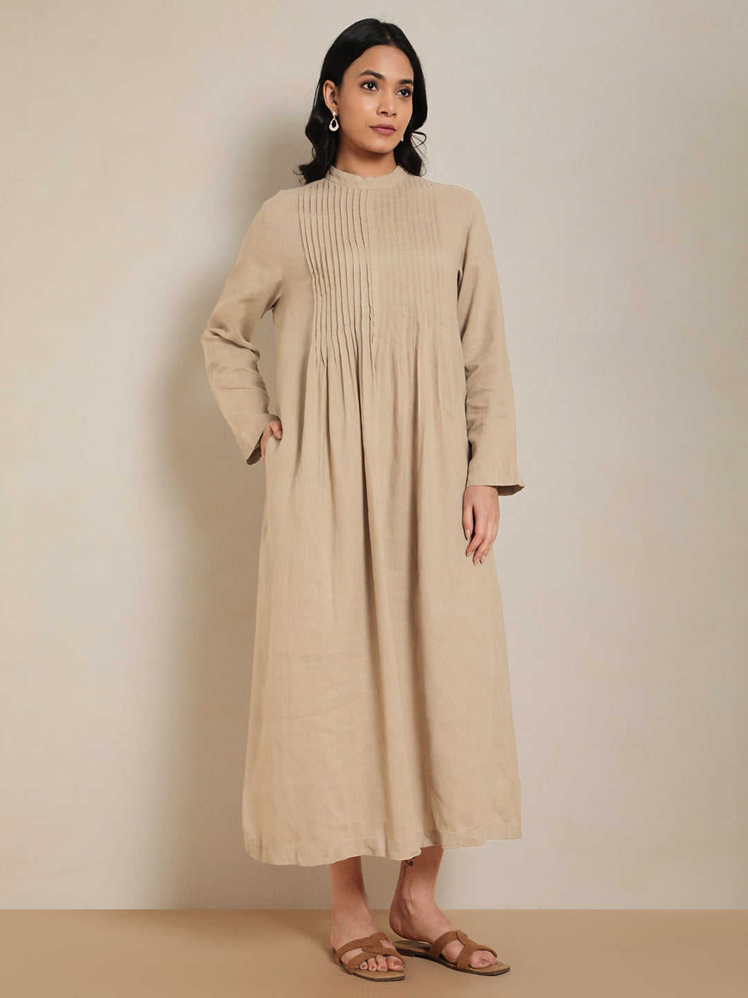 Long pure linen pleated dress in clam shell – Side