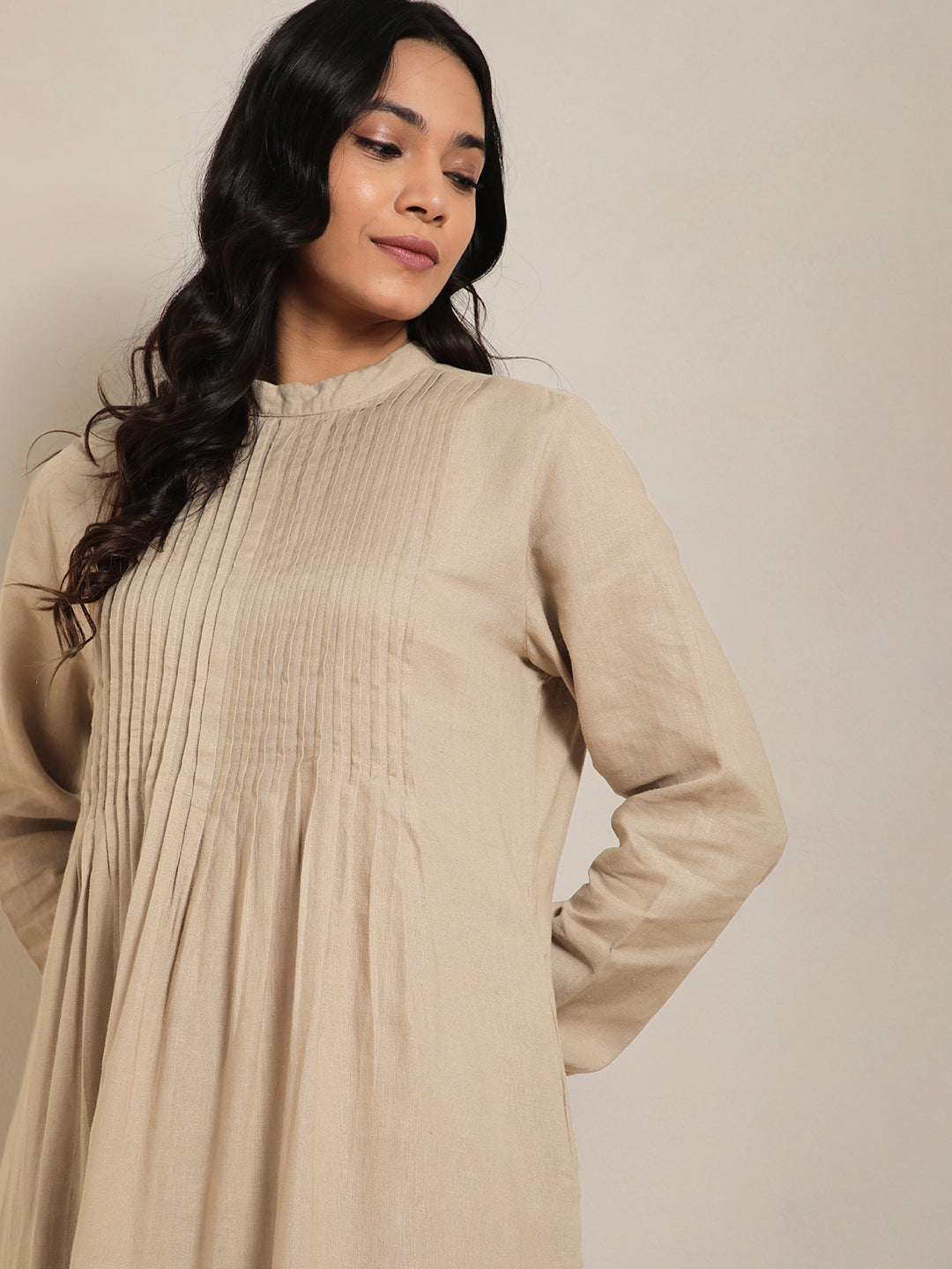 Long pure linen pleated dress in clam shell – view